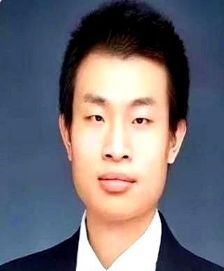 我北大的朋友去听了韦神的课，回来之后直摇头，说他不敢再去了。
现在有些老师讲课是