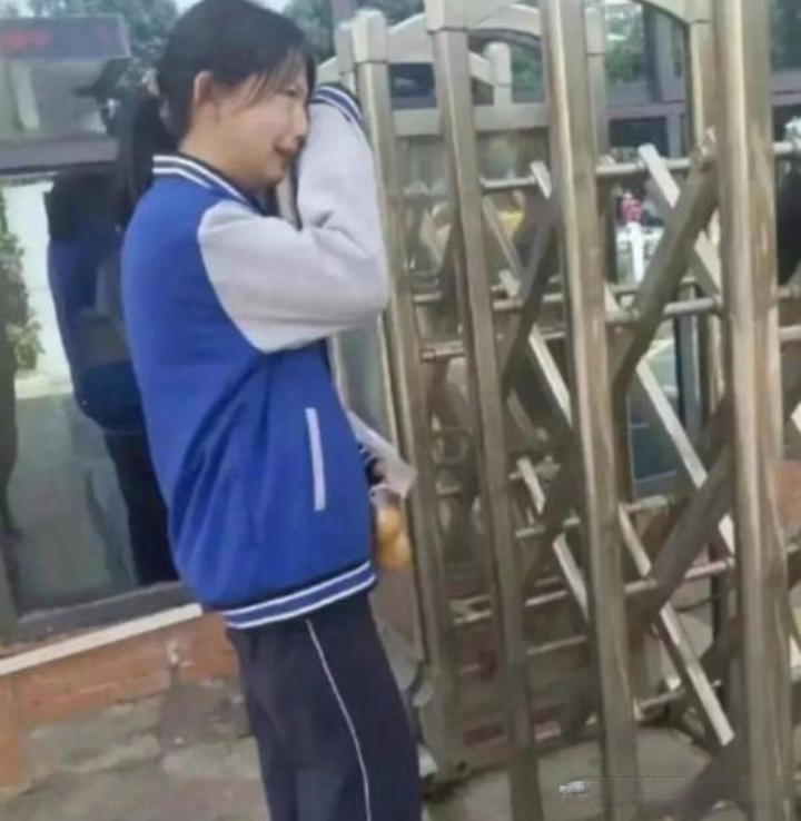 晓萱，一名 20 岁的东莞在校大学生，竟惊觉自己怀了双胞胎。面对医生询问孩子父亲