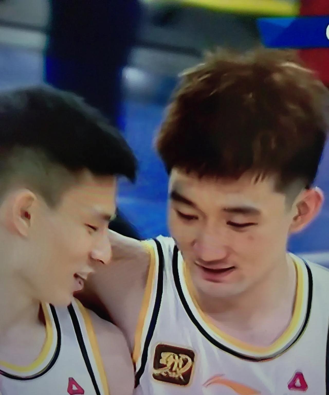 北京队三个主场全部失利，输球心服口服，广厦队总比分4：2战胜北京队，首夺CBA总