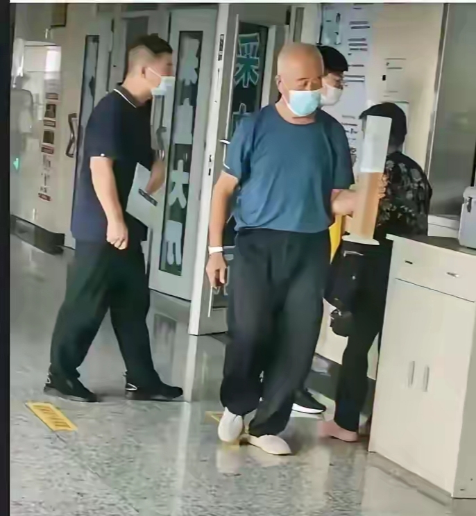 验个尿而已，怎么整这么大阵仗？