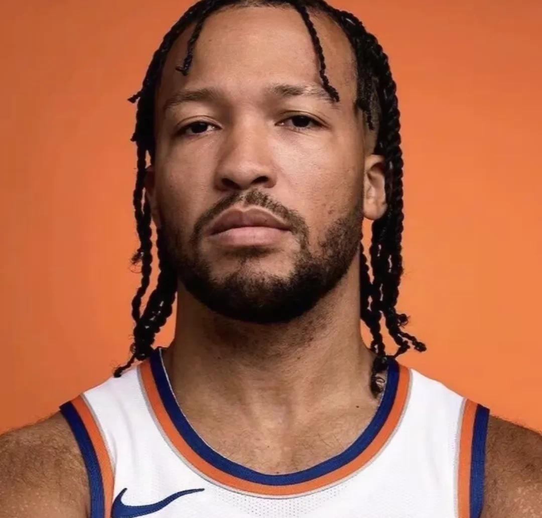 身高仅1米83的杰伦·布伦森，在NBA这个巨人森林里宛如