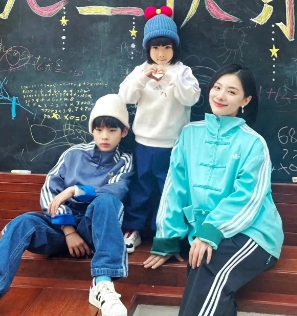 刘璇晒儿女，儿子帅气女儿漂亮