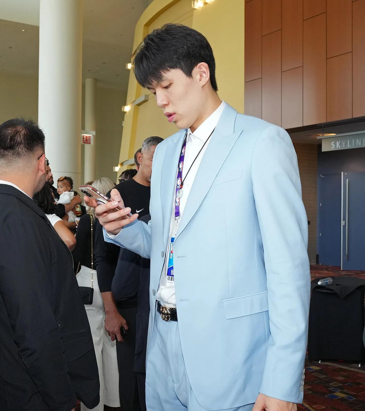 杨瀚森进入NBA，能达到的高度预测：
1、超越姚明的可能性：0%
2、超越易建联