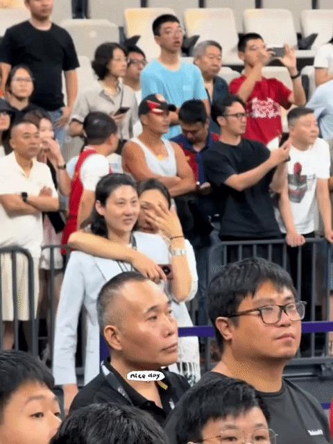 这真是性格使然，相比苗立杰和卞兰，隋菲菲真的是太洒脱了。
其实她们三位中隋菲菲的