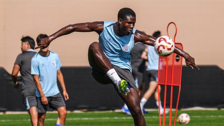 申花新双煞迪拜操练！海港正谈判买断王牌，英博小将去国安挑战太大了