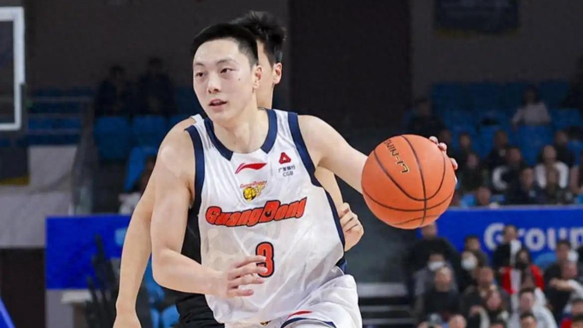 杜锋找胡明轩聊天！