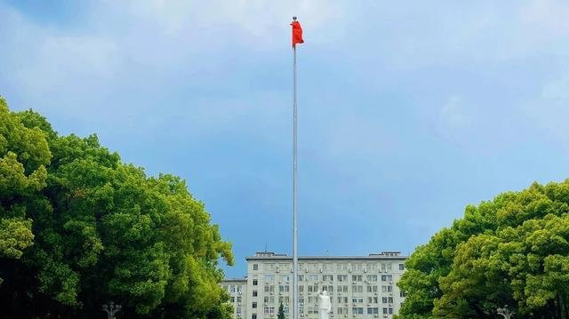 北京科技大学与华中科技大学的差距大吗？是你，你会选择报考哪所