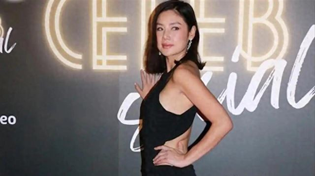 44 岁乐基儿香港现身，一袭露背装尽显消瘦，离婚后塞班教瑜伽