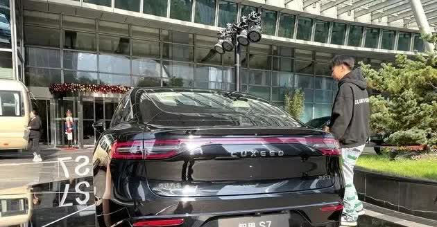 智界和ICAR，联手捍卫了奇瑞的尊严，在新能源赛道，奇瑞要加油了！
2025.