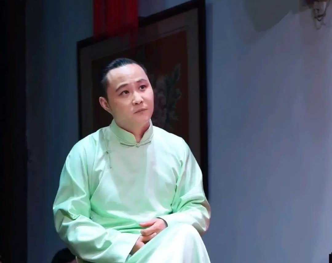 闫云达要德没德、要才没才，闫云达真的德才平平。要德没德，要才没才。要德，郭德纲那
