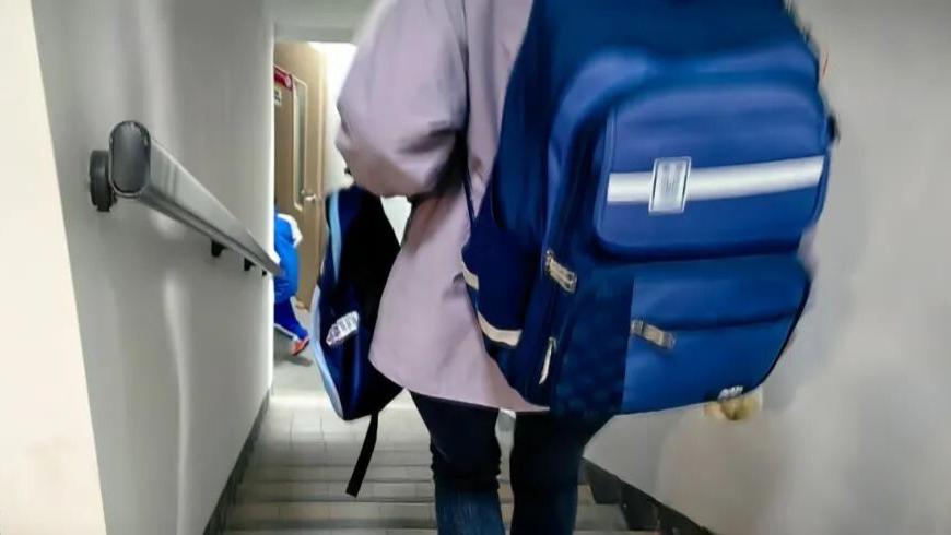 深圳新楼盘电梯故障频发引关注 高层住户遭遇出行困境与安全隐忧