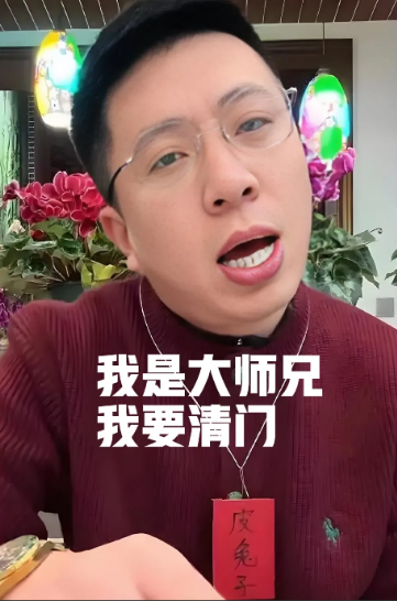 杨议身边的小助理谎话连篇。

        到现在才发现，杨议小助理最不地道，