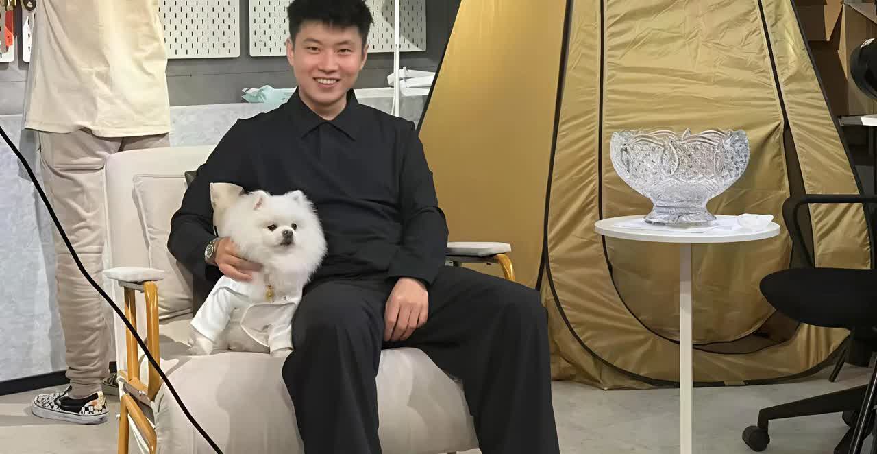 最快明年，赵心童历史地位就可以超越丁俊晖？是的你没有听错。虽然同为大满贯听牌球员