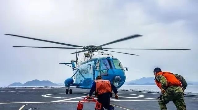 端午节当天中国兵发黄岩岛，发布和平期最高战备等级
5月31号，解放军南部战区组织