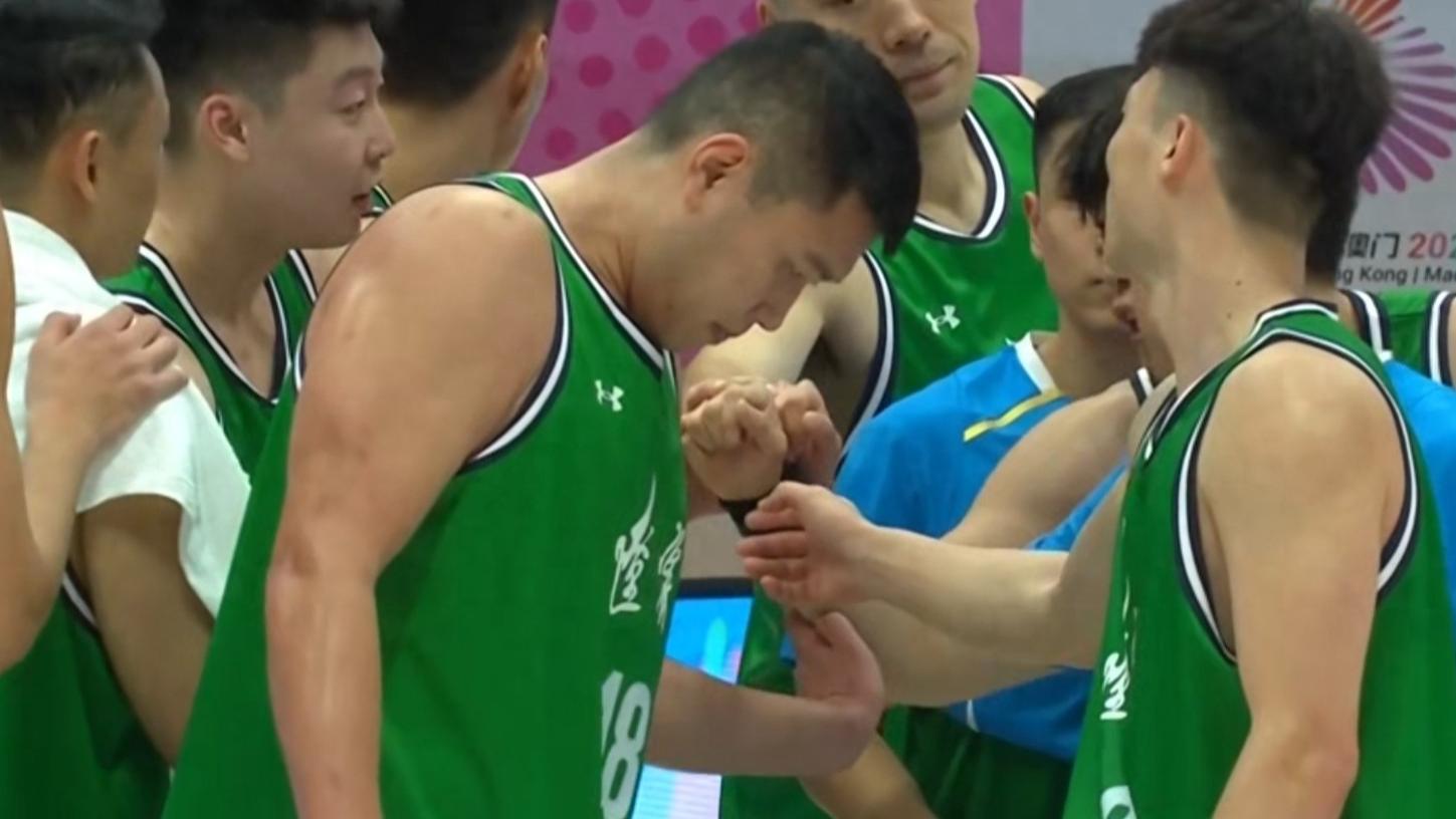 辽宁小组赛四连胜，赛后言行有格局，杨鸣高情商圈粉！