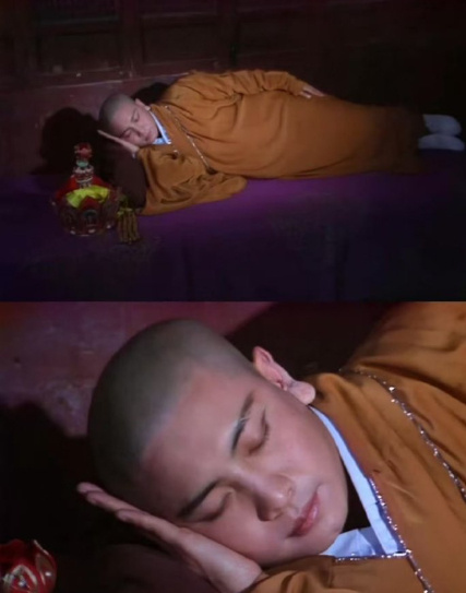 小时候觉得这睡姿很特别。 ​​​