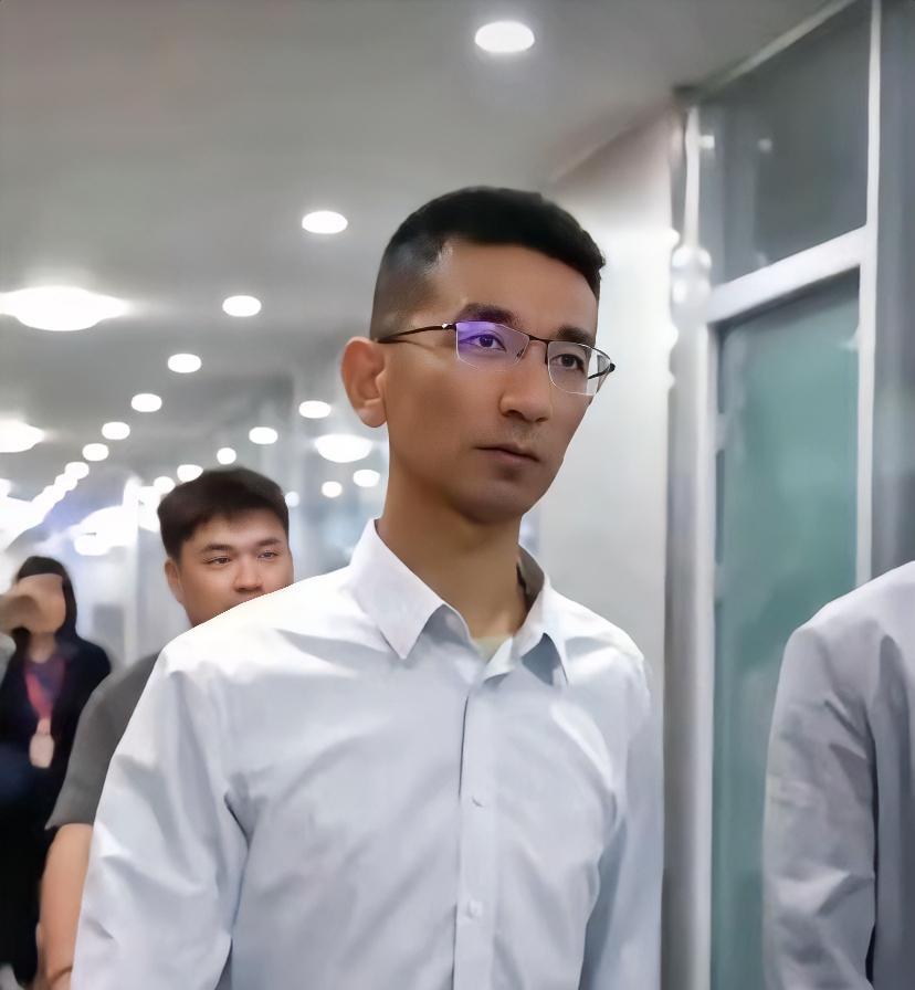 你只是真性情，提前看清了一些人一些事罢了。