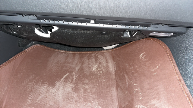 迈腾b8副驾
兄弟们 你们副驾储物盒下边也是这样的吗 我这是坏了还是原本就这样