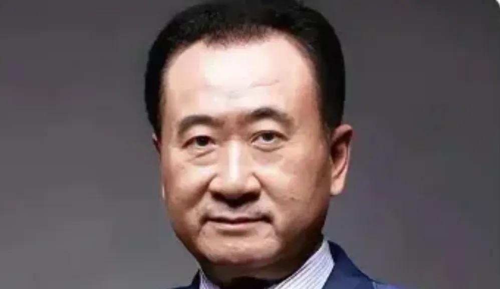 其实明眼人都能看出来王健林已经穷途末路了！听到消息，欠债6000亿的王健林，一直