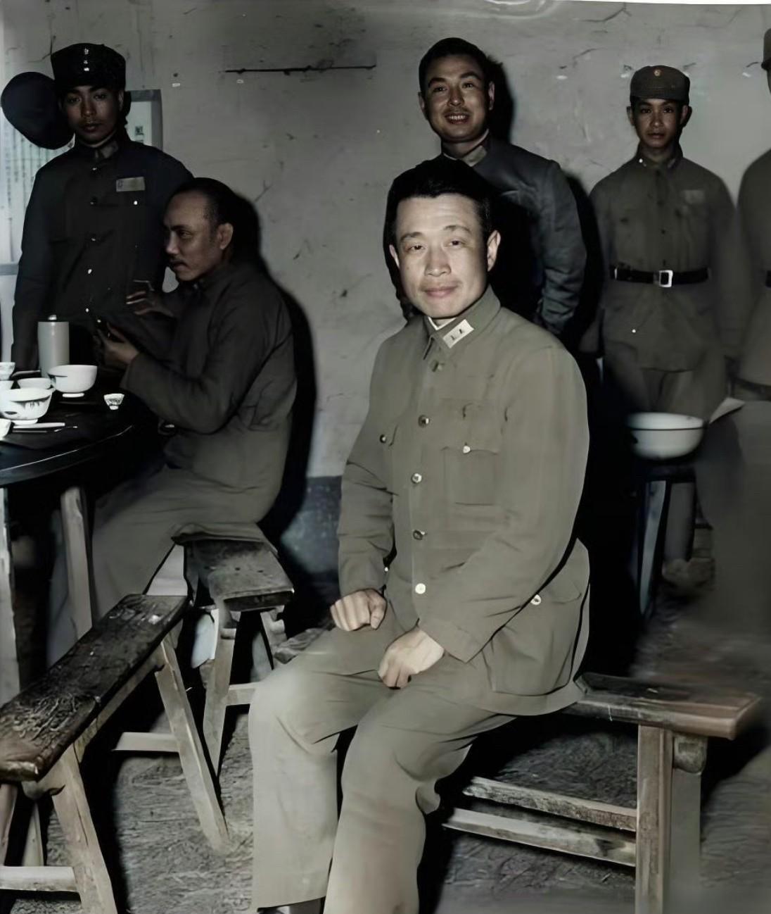 抗日战争时期，中国第五集团军总司令兼昆明防守司令杜聿明上将在某次集会时，专门正儿