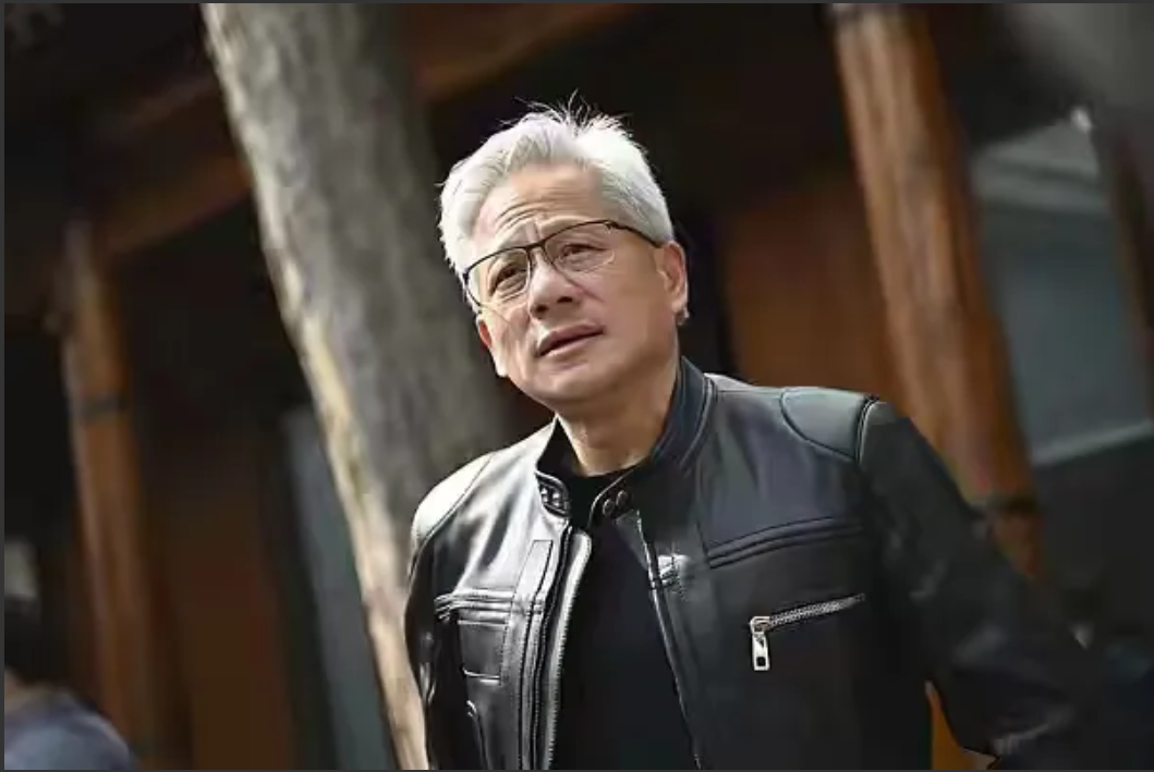 黄仁勋出大招了：要对去华销售新型特供芯片，正在与美国政府讨论！英伟达还不服输，要