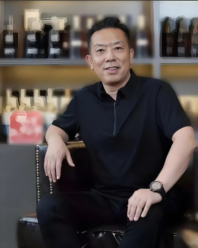 相由心生这话
还真不是没有道理的！
我这才终于明白，
罗永浩为啥要连夜跑去香港了