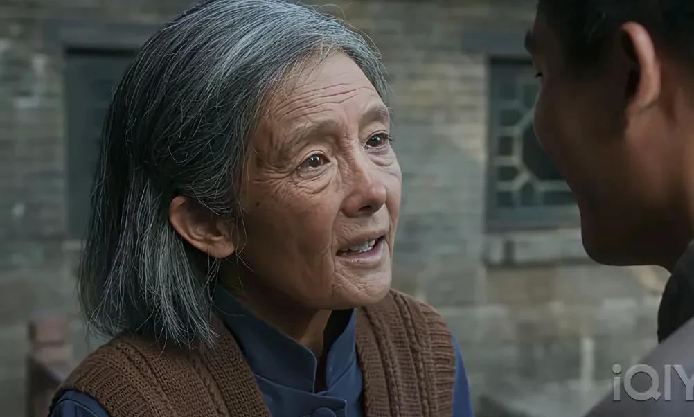 杨幂真的变老了，这样子很多人泪目了，杨幂扮演的绣绣一辈子只在娘家享福了十几年，后