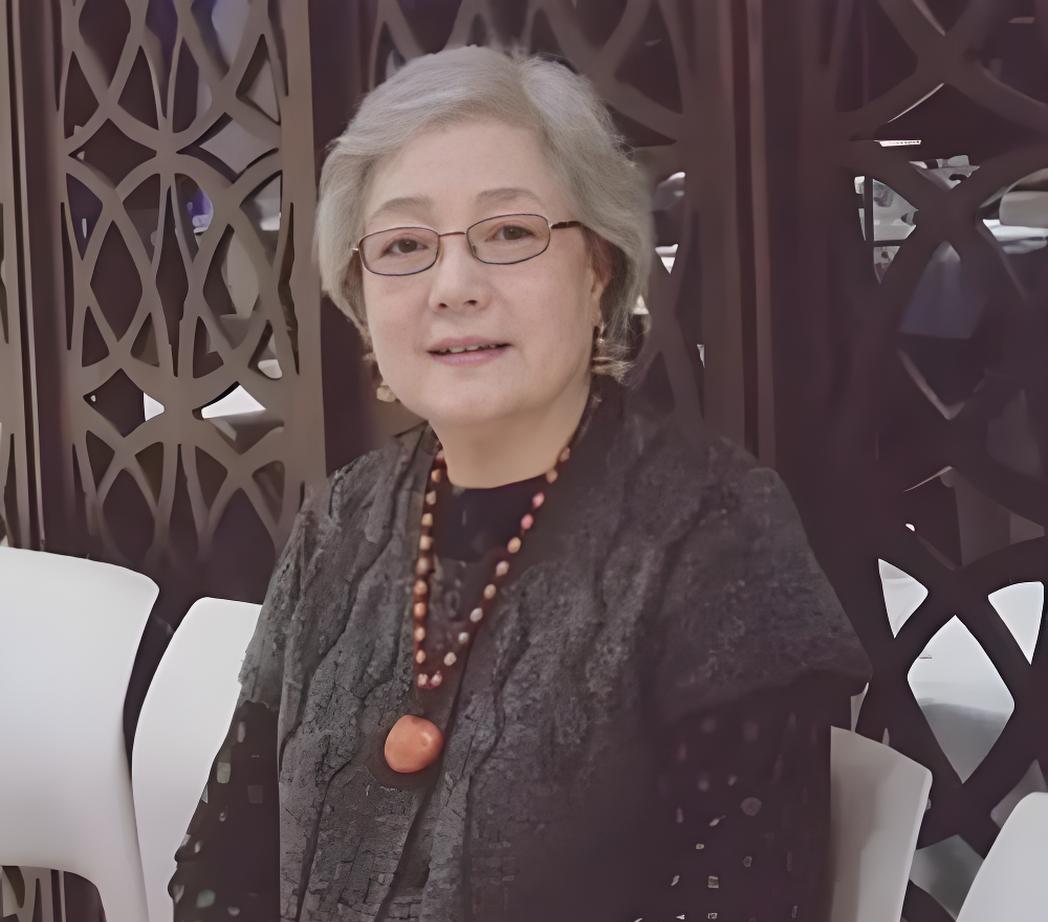 平云把母亲林婉珍与父亲平鑫涛合葬。坚决捍卫母亲正妻之位，这份孝心真给力！琼瑶阿姨
