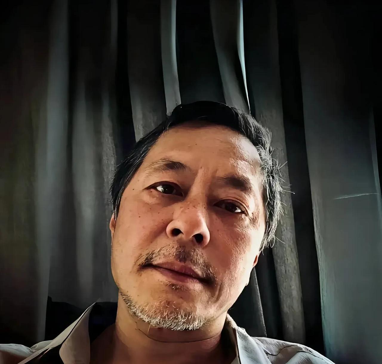 杰哥年轻的时候真的好帅！那时候的颜值，放现在妥妥的顶流，秒杀一众小90年代初，他