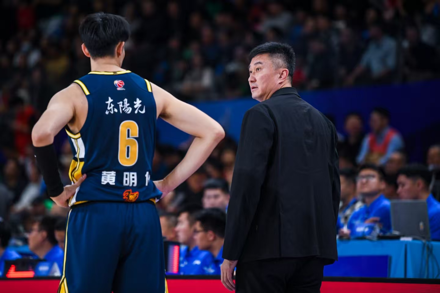 杜锋保持今晚执教风格，尊重天赋，别再咆哮年轻人，自然会有回报