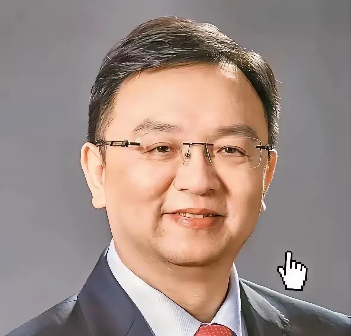 王传福现在可能睡不安稳，因为他刚刚宣布了550万辆的年销目标，没想到车市就被掀翻