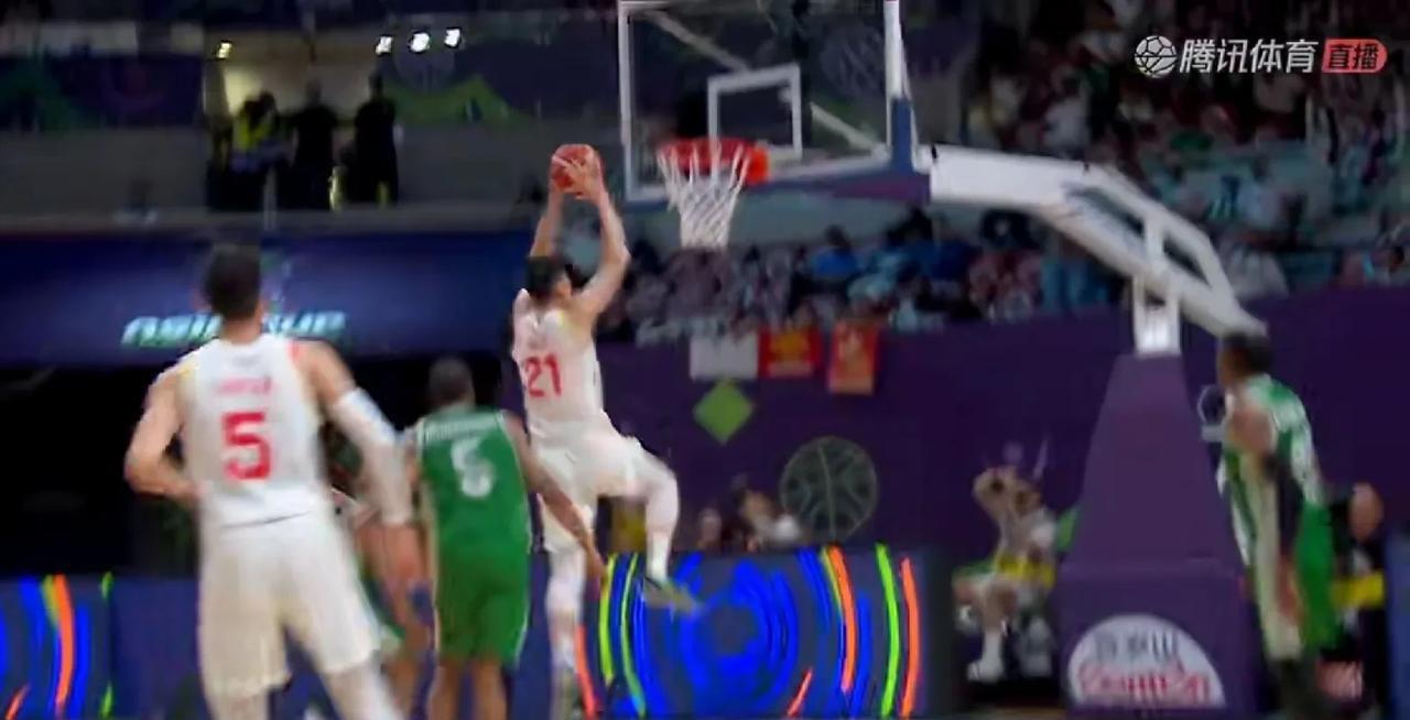 沙特前五攻全进吓坏郭指导！半场男篮领先10分
中国男篮亚洲杯首秀，开场主场作战的