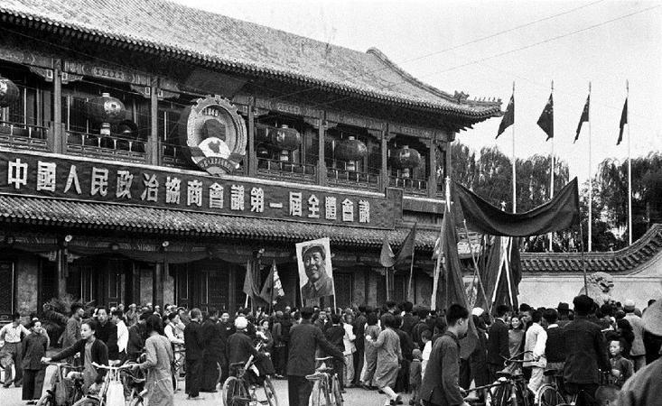 1949年，毛主席进驻中南海，对部下嘱咐：“我的住所不要摆花，上行下效，带坏风气