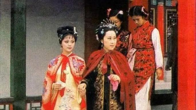 红楼梦: 薛家“赖”在贾府十几年，贾母王夫人真的毫无怨言吗？