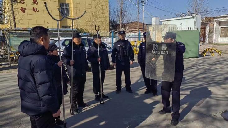 双线发力筑牢校园安全防线