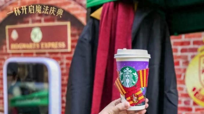 好产品 X 好空间 X 好服务，星巴克重新诠释“联名魔法”