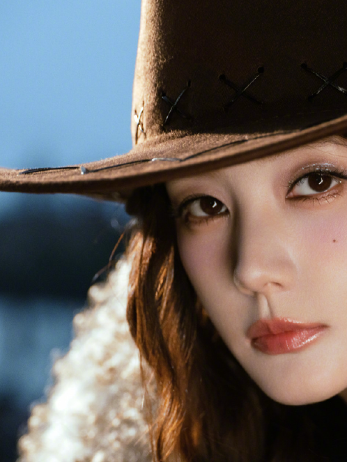 李一桐的牛仔风妆造，感觉还是很可以的，不错！