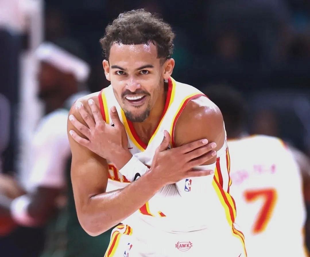 吹杨真不受待见啊

NBA官方昨天公布了赛季最佳阵容，老鹰球星特雷-杨落选，他因