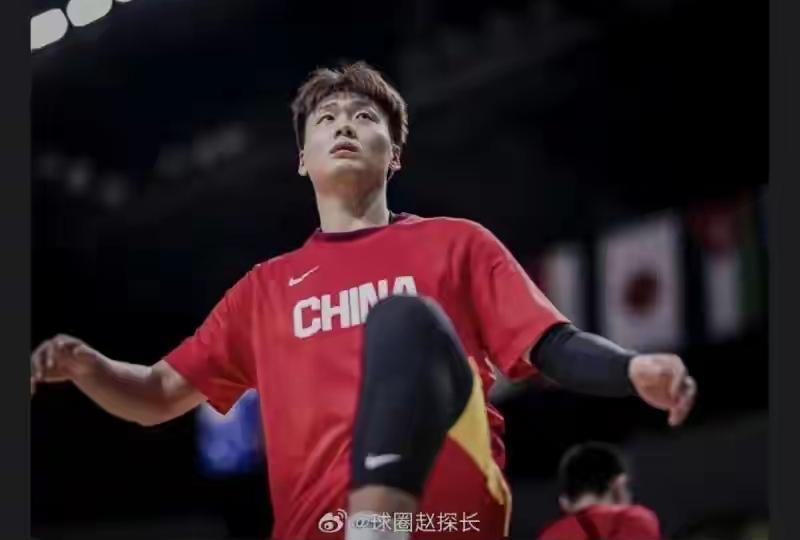 CBA马上新赛季最受关注的前四名球员是，张镇麟只排第三
说的这4名球员，都是转会