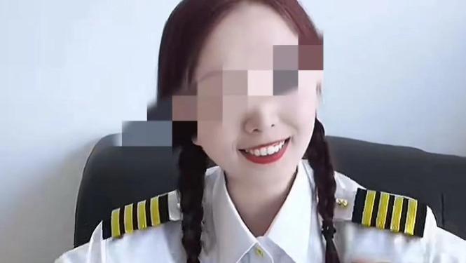 北京地铁女子拿包占座打人，真容曝光账号关评，泰山航空发文澄清