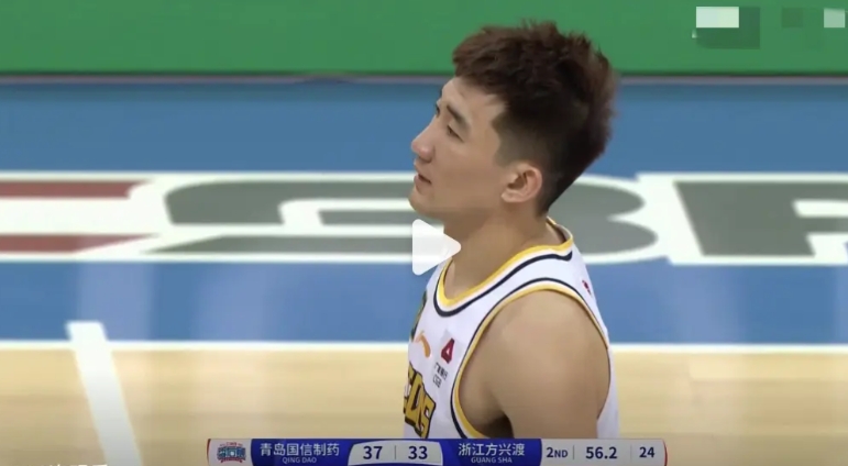终于知道国家队为啥不要孙铭徽了
17分钟2分，投篮5中1，三分2中0，正负值-1