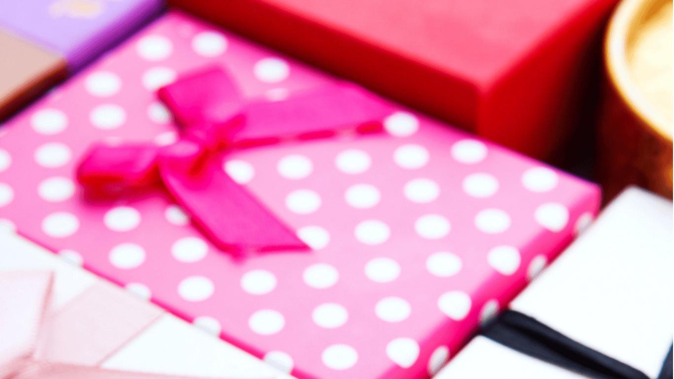 情人节送什么礼物？情人节送啥礼物给男/女朋友？十款好礼王炸搭配，送到心坎上！