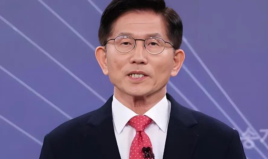 金文洙一旦整合了保守派的力量后，必然会对李在明出手。李在明虽然成功当选了总统，但