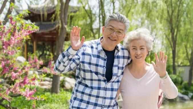 我退休金7200还有80万存款儿子同意我再婚但我找了卖菜的他又反对