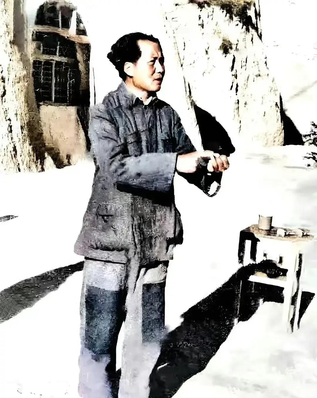 看看新中国的缔造者，他老人家在延安的穿戴，有脸搞不正之风吗？有脸不热爱我们伟大的