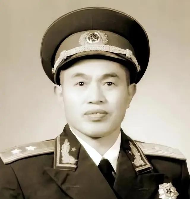 1969年，兰州军区司令员皮定均视察张掖时，发现当地女人不穿裤子，地委书记尴尬道