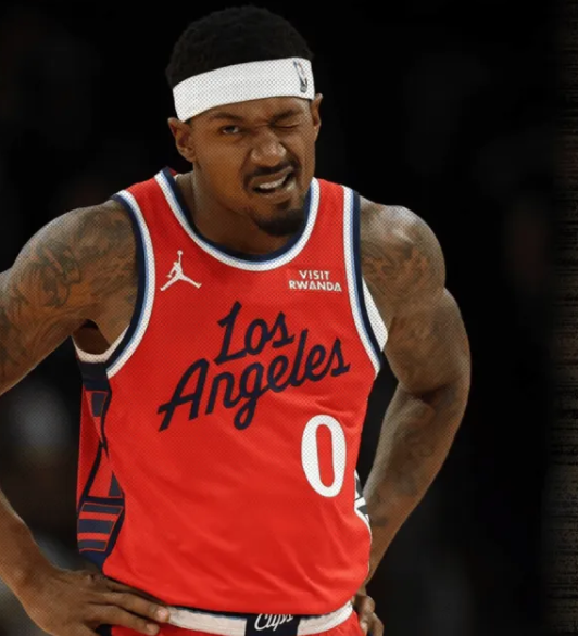 洛杉矶快船后卫布拉德利-比尔遭遇髋部骨折，将接受赛季报销级别的手术治疗。
根据消