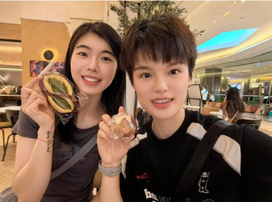感觉在谈（下次咱别用这个滤镜了，乖 ​​​
