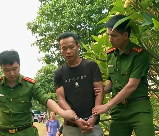 广西俩哥们挖越南皇陵，被抓了！











标题：俩广西人挖越南皇陵，