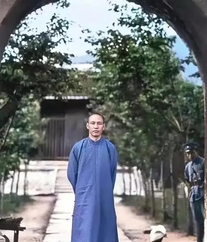 1927年，南京。北伐胜利后，蒋介石的声望与日俱增，他的权力也基本达到了顶峰时期